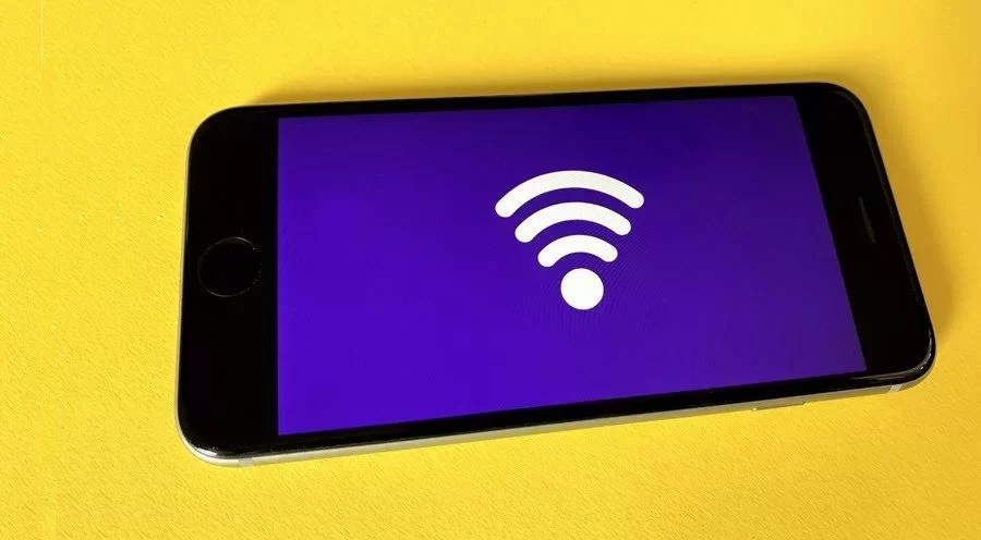 Should-You-Leave-Wi-Fi-On-on-Your-Phone-1_4d470f76dc99e18ad75087b1b8410ea9.webp
