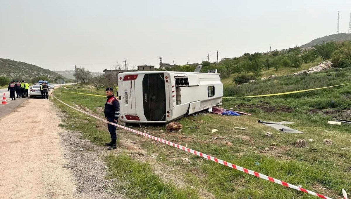 Gaziantep'te yolcu midibüsü devrildi: 1 ölü, 17 yaralı