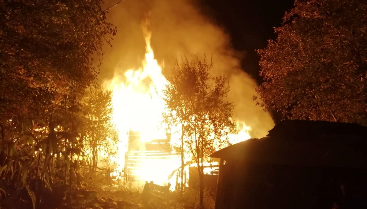 Kastamonu'da köyde çıkan yangında 7 ev alevlere teslim oldu