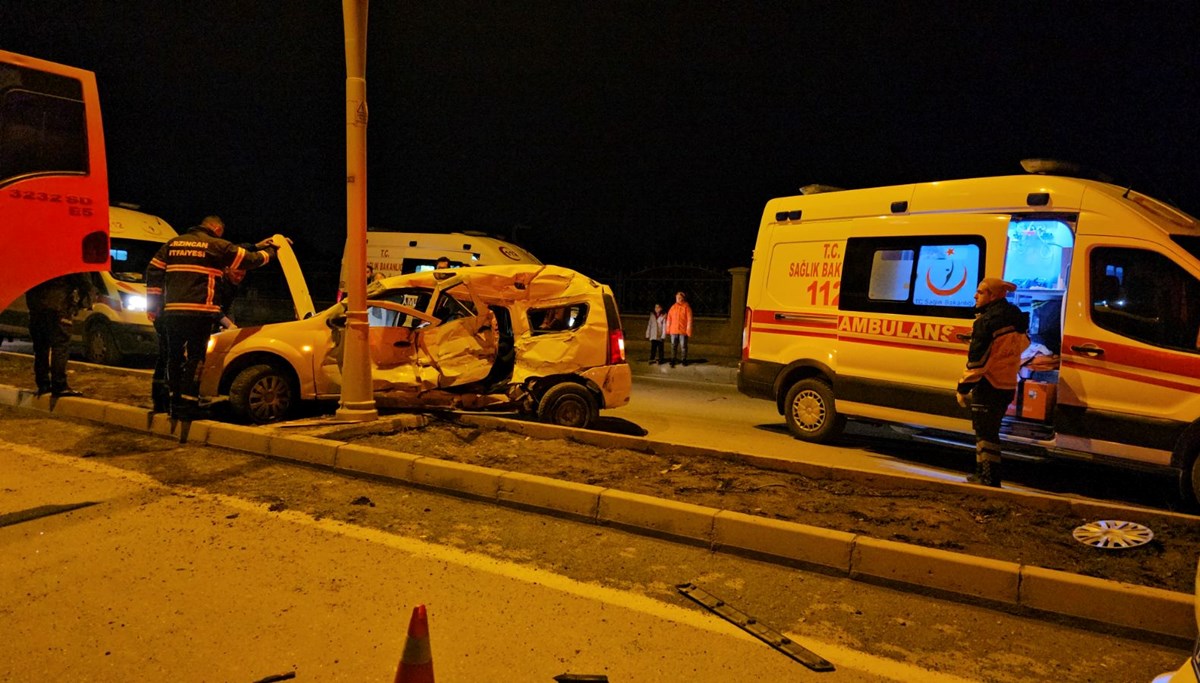 Erzincan'da feci kaza | Kamyon ve otomobil çarpıştı: 2 ölü, 4 yaralı