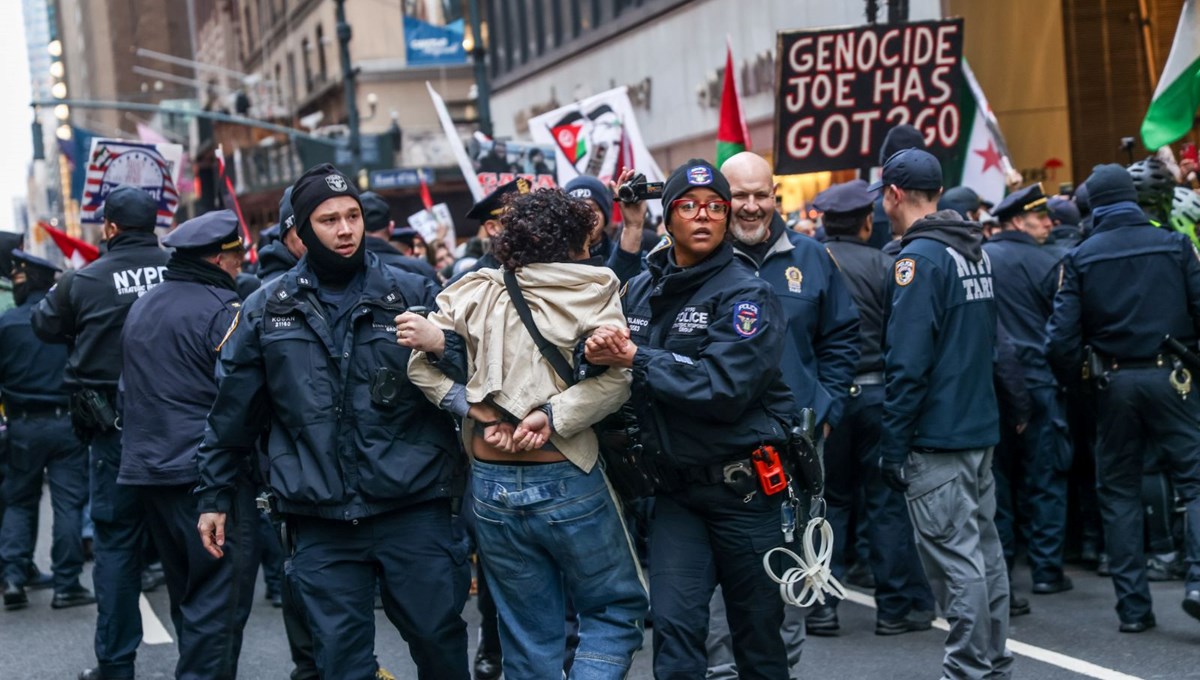 New York'ta İsrail ve ABD yönetimini protesto: Göstericilerden en az 8'i gözaltına alındı