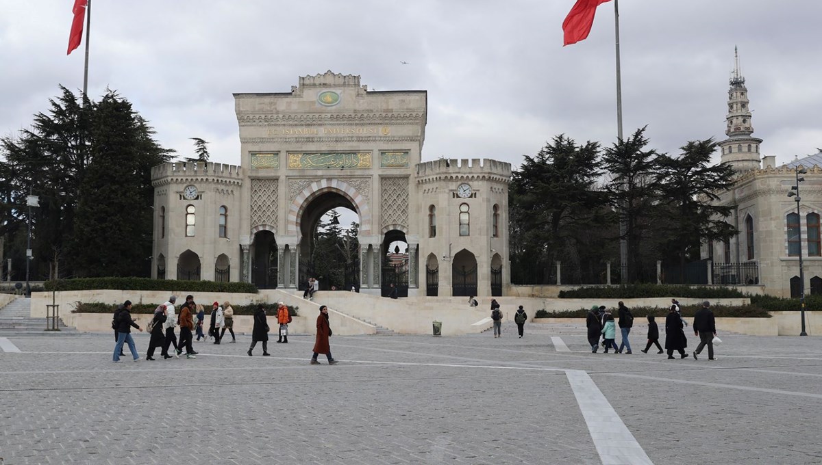 İstanbul Üniversitesi'ndeki dersliklere ziyaretçi girdi iddiası: Üniversite yönetiminden açıklama