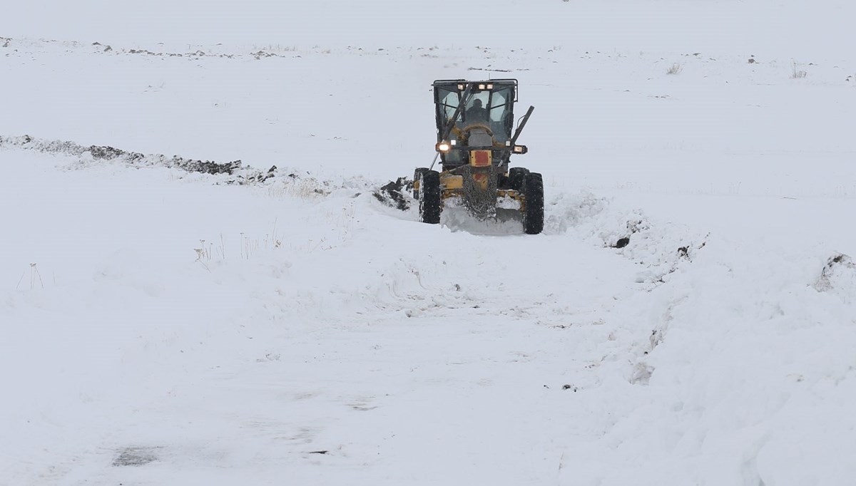 Doğuda kar esareti: Erzurum ve Kars'ta 594 yerleşim yerine ulaşım sağlanamıyor