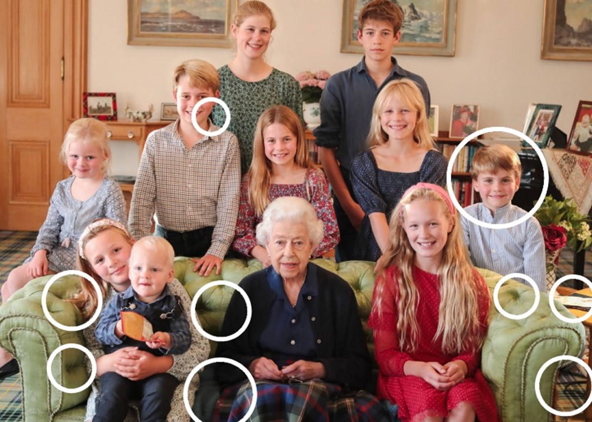 Kraliyet ailesinin Kraliçe ölmeden birkaç ay önce servis ettiği aile fotoğrafı.