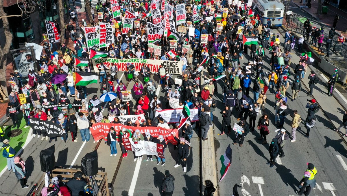 ABD'de Filistin'e destek yürüyüşü: Otoyolu kapattılar