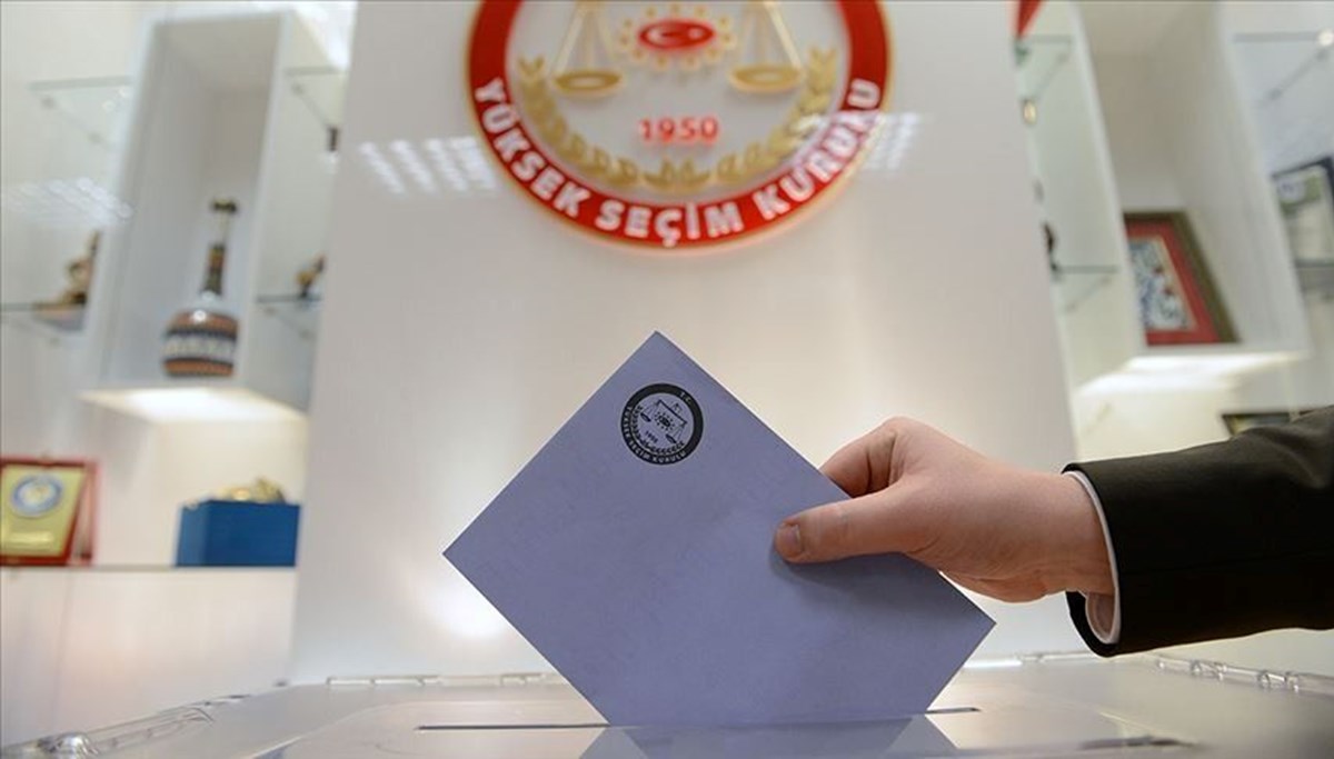 Türkiye sandık başında: Oy verme kaçta bitecek? (Oy kullanma saatleri)