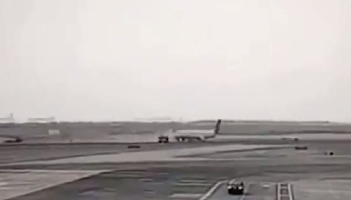 Uçak, kamyonete çarptı