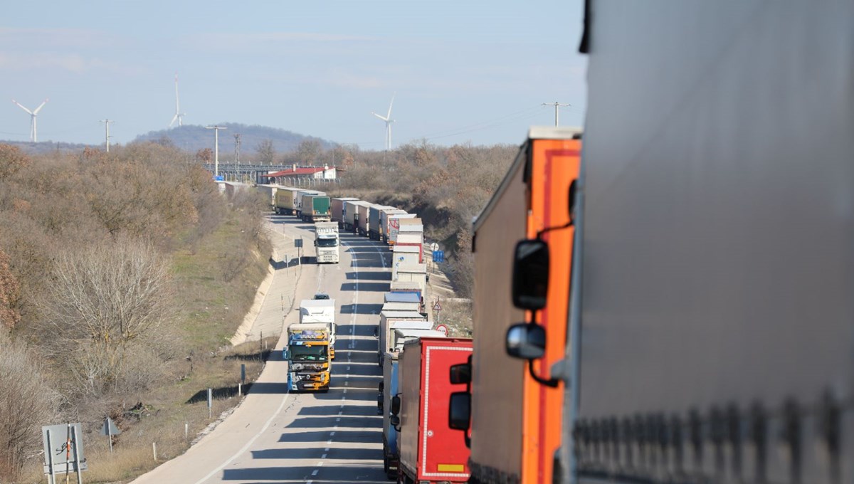 Türkiye’den çıkışta Schengen kuyruğu: TIR şoförleri 24 saattir bekliyor