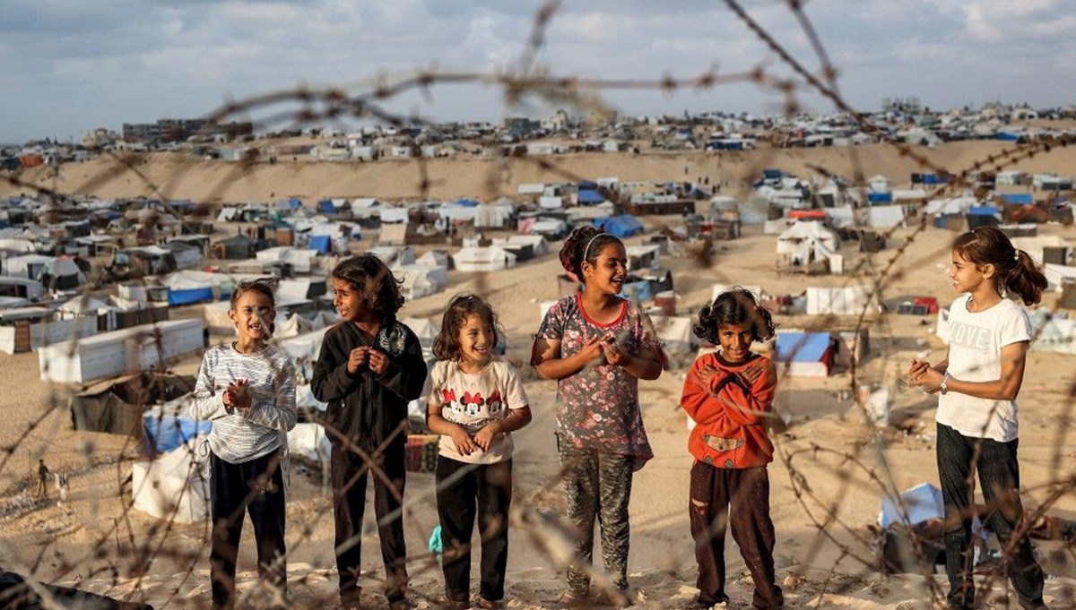 Gazze'de insani kriz: Refah'taki siviller çadırlarda yaşıyor