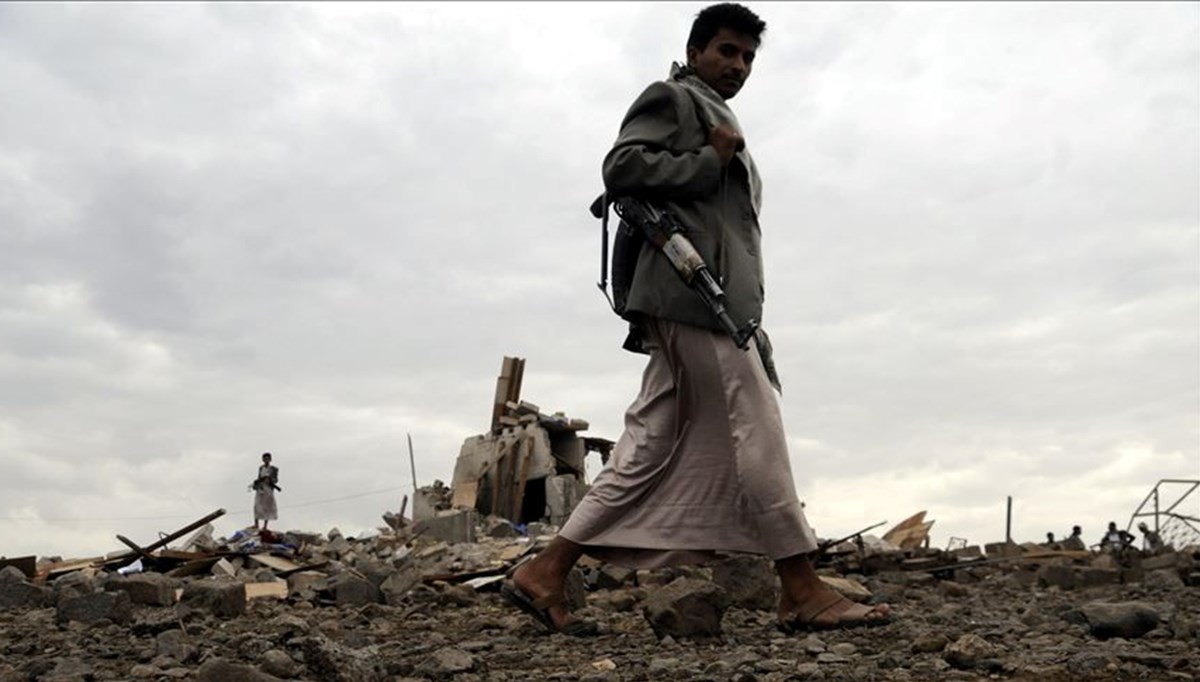 Husiler duyurdu: ABD ve İngiltere Yemen'deki Hudeyde kentine saldırdı