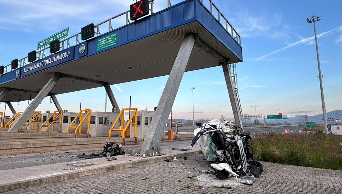 Kocaeli'de araç otoyol gişelerine çarptı: Sürücüsü ağır yaralandı