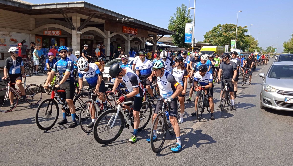 Bostancı'da yüzlerce bisikletli ölen arkadaşları için pedal çevirdi