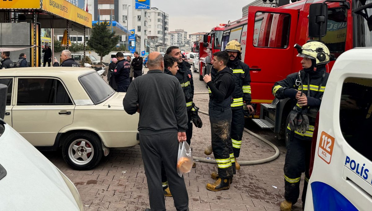 Gaziantep'te yangına müdahale ettiği sırada zemine düşen itfaiye eri yaralandı
