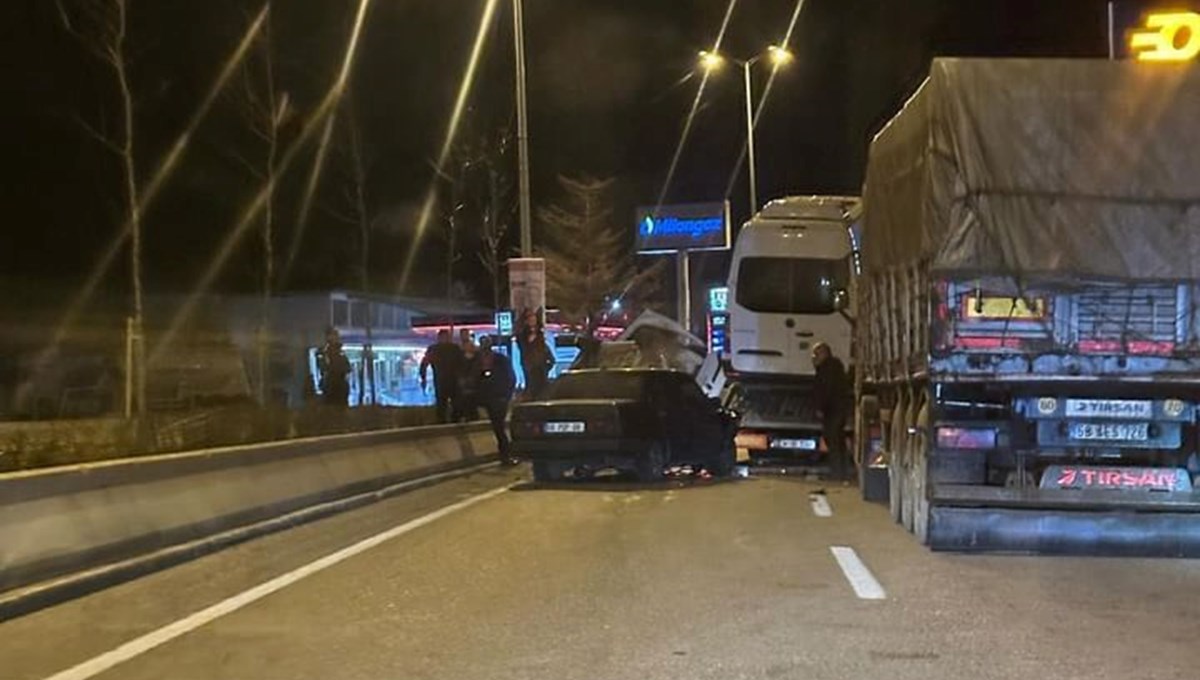Ankara'da 4 otomobil ile TIR'ın karıştığı kazada 2 kişi yaralandı