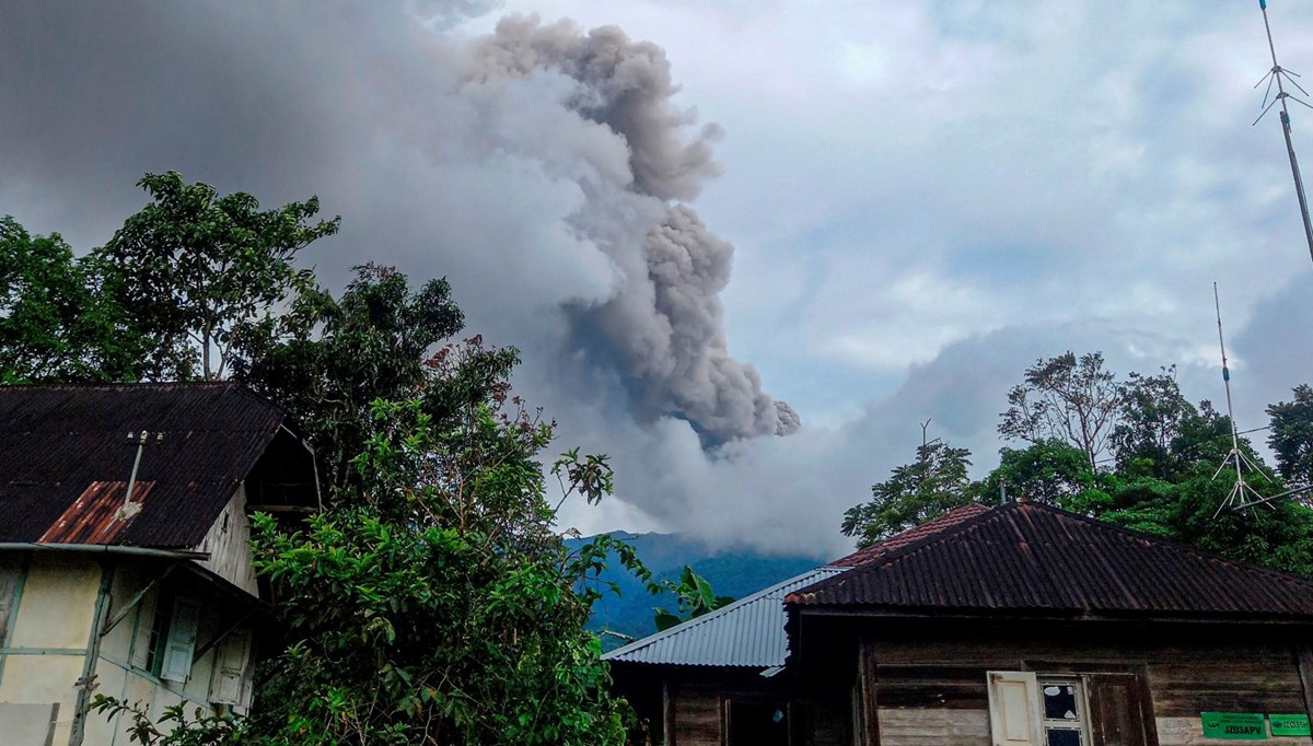 Endonezya'da Marapi Yanardağı'ndaki patlamalarda ölenlerin sayısı 22'ye yükseldi