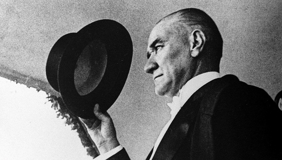Atatürk'ün sesi yapay zekayla oluşturuldu: Orkestrayla eşlik ettiler