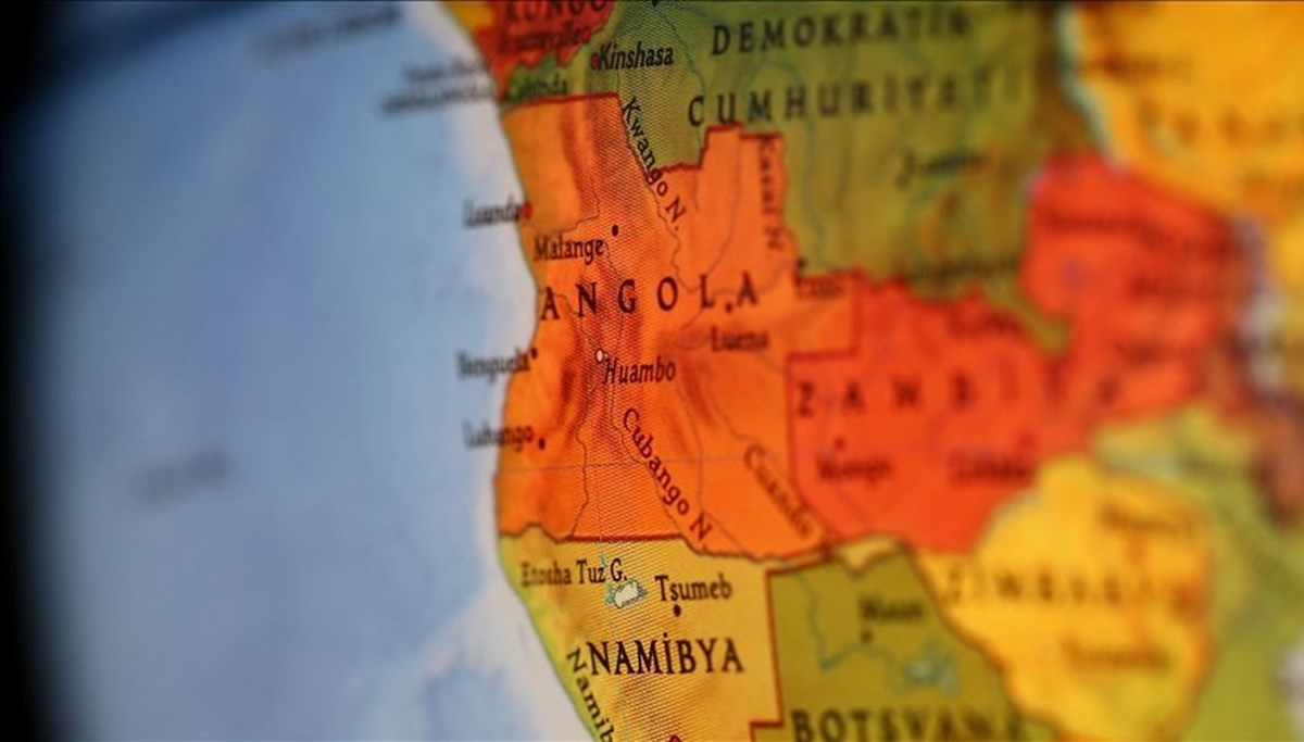 Angola'da büyücü olmadıklarını ispat etmek için bitkisel sıvı içen 50 kişi öldü