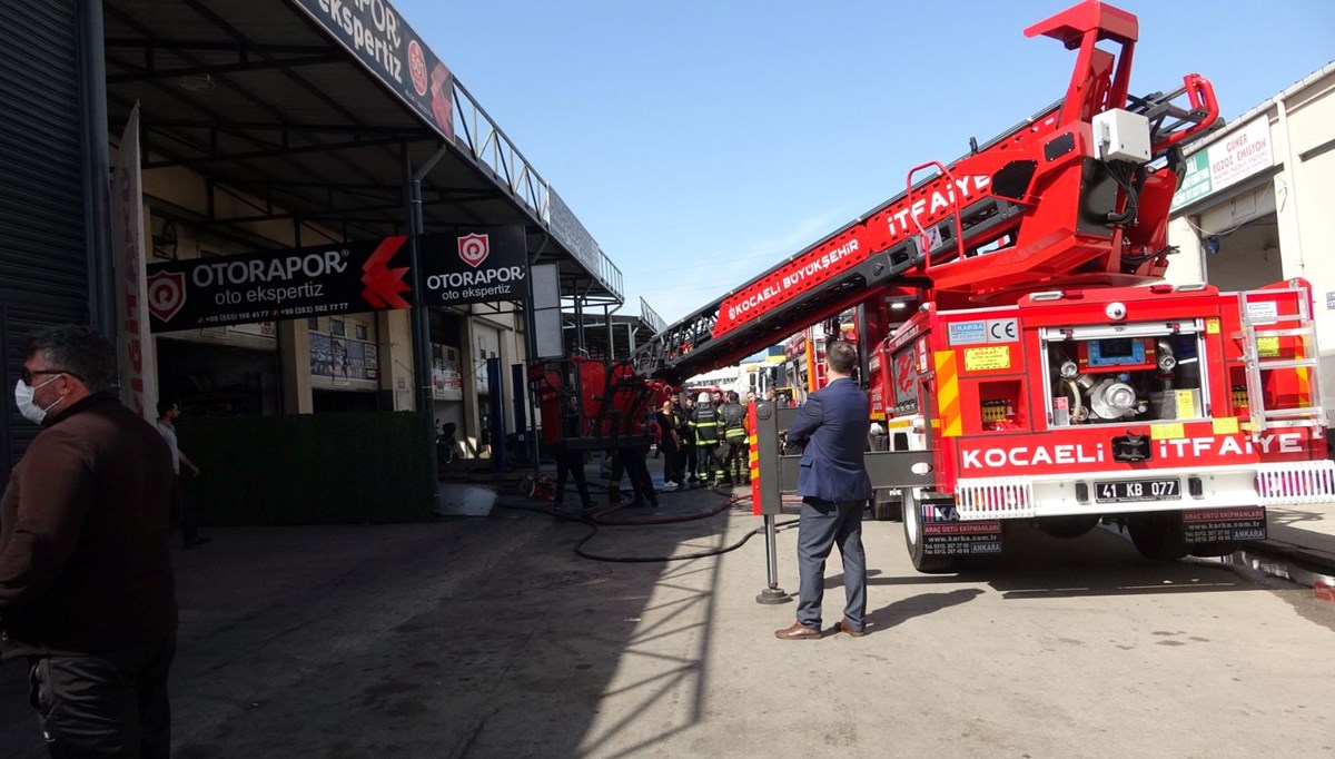 Kocaeli'de sanayi sitesinde yangın: 4 iş yeri zarar gördü