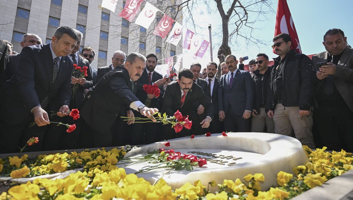 Muhsin Yazıcıoğlu vefatının 15. yılında anılıyor