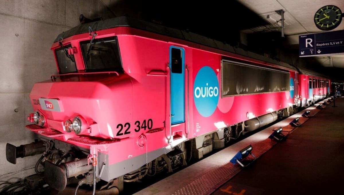 Fransa'da'da yangın çıkan trenin yolcuları saatlerce vagonlarda mahsur kaldı