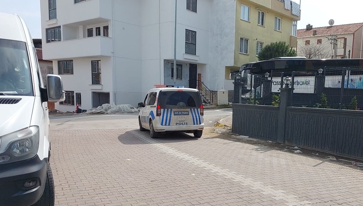 Kocaeli'de evinin önünde silahlı saldırıya uğrayan genç kadın öldü