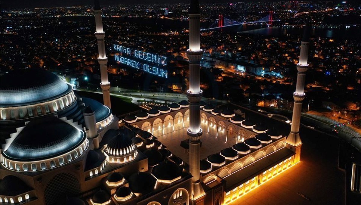 Kadir Gecesi mesajları ile 2023 Ramazan ayı uğurlanıyor: Kadir Gecesi mesajları ve sözleri (Aileye, eşe, sevgiliye, iş arkadaşına)