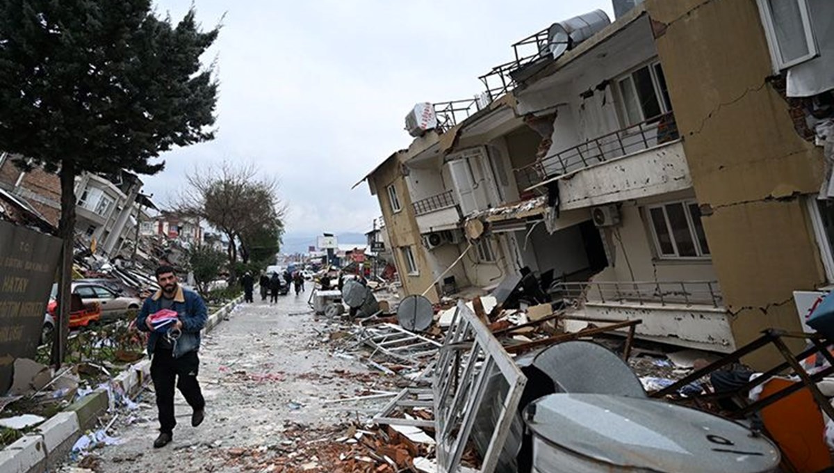 Depremde 48 kişiye mezar oldu! Müteahhit suçu geçmişteki kazaya attı