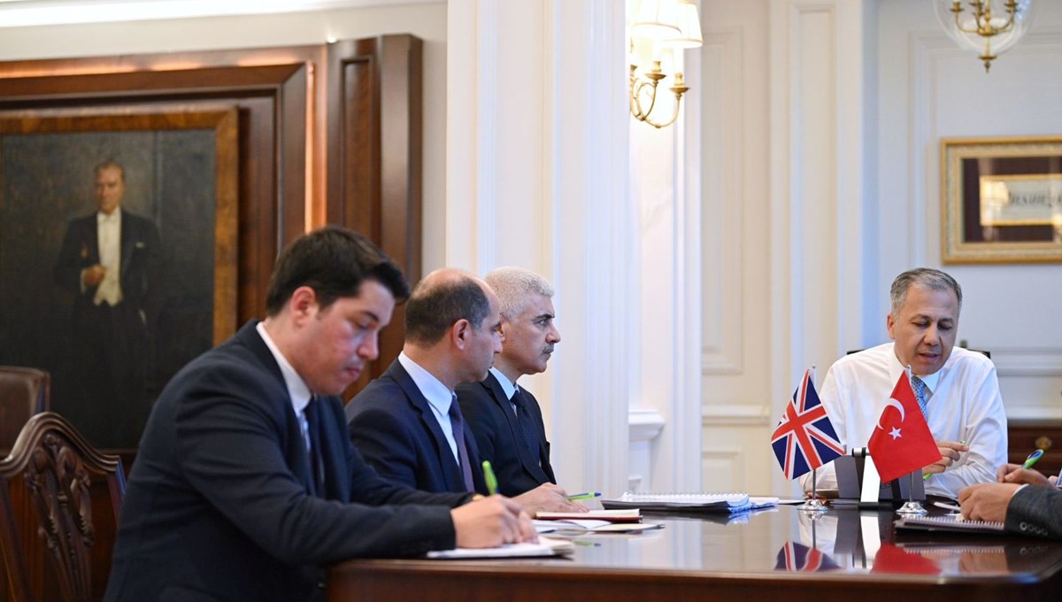 İçişleri Bakanı Yerlikaya, İngiliz mevkidaşı ile telefonda görüştü