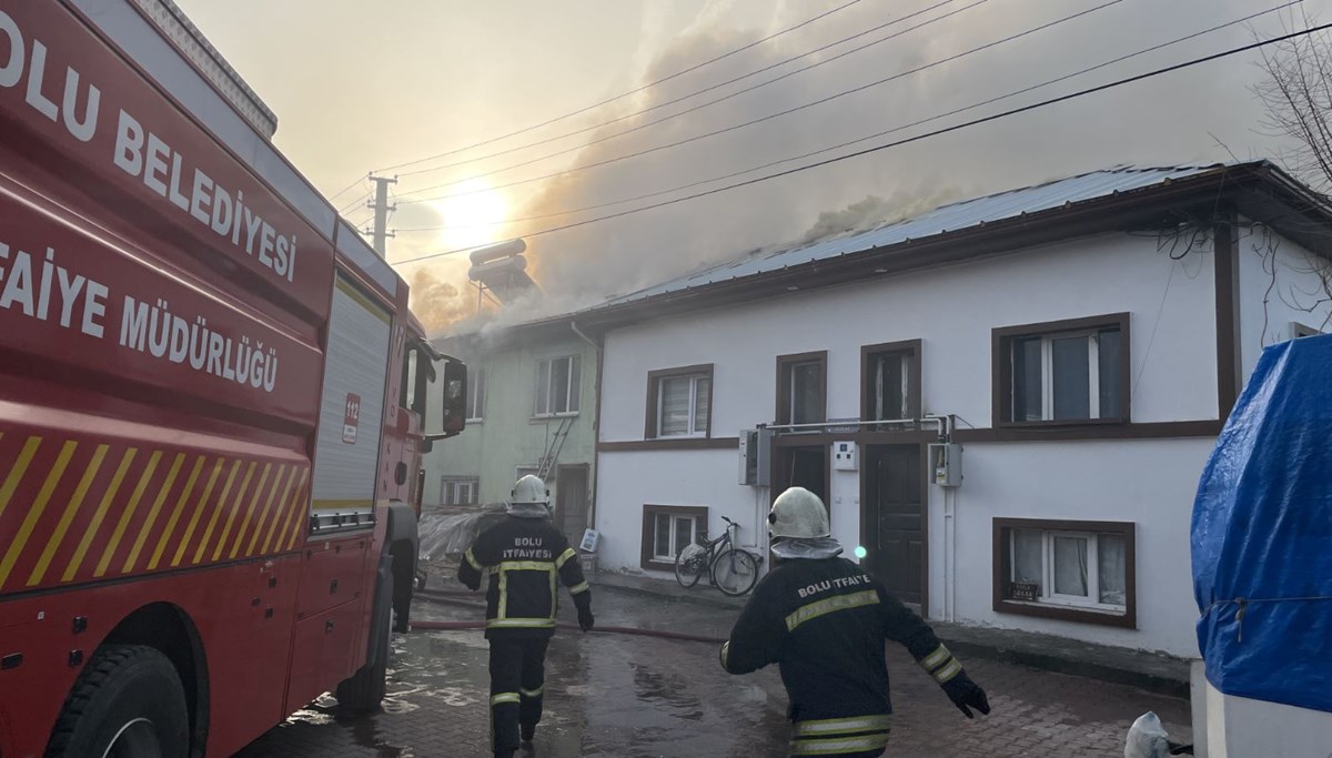 Bolu’da yangın: 3 ahşap ev kullanılamaz hale geldi