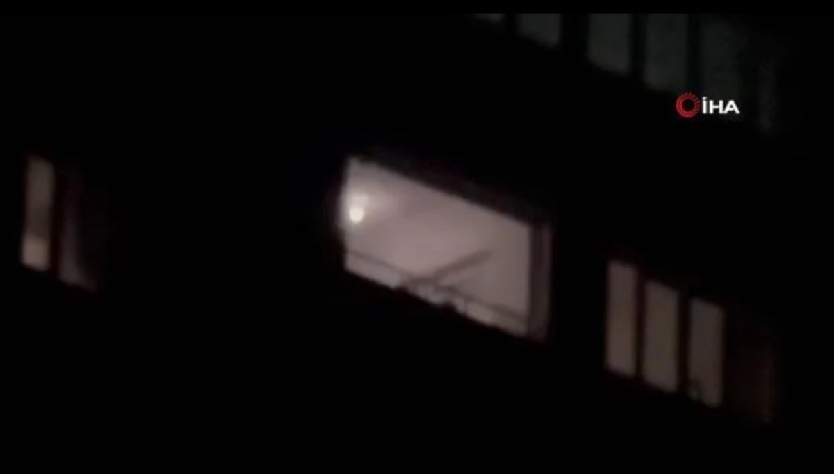 Beylikdüzü'nde ilginç olay kamerada: Evinin balkonundan ateş etti