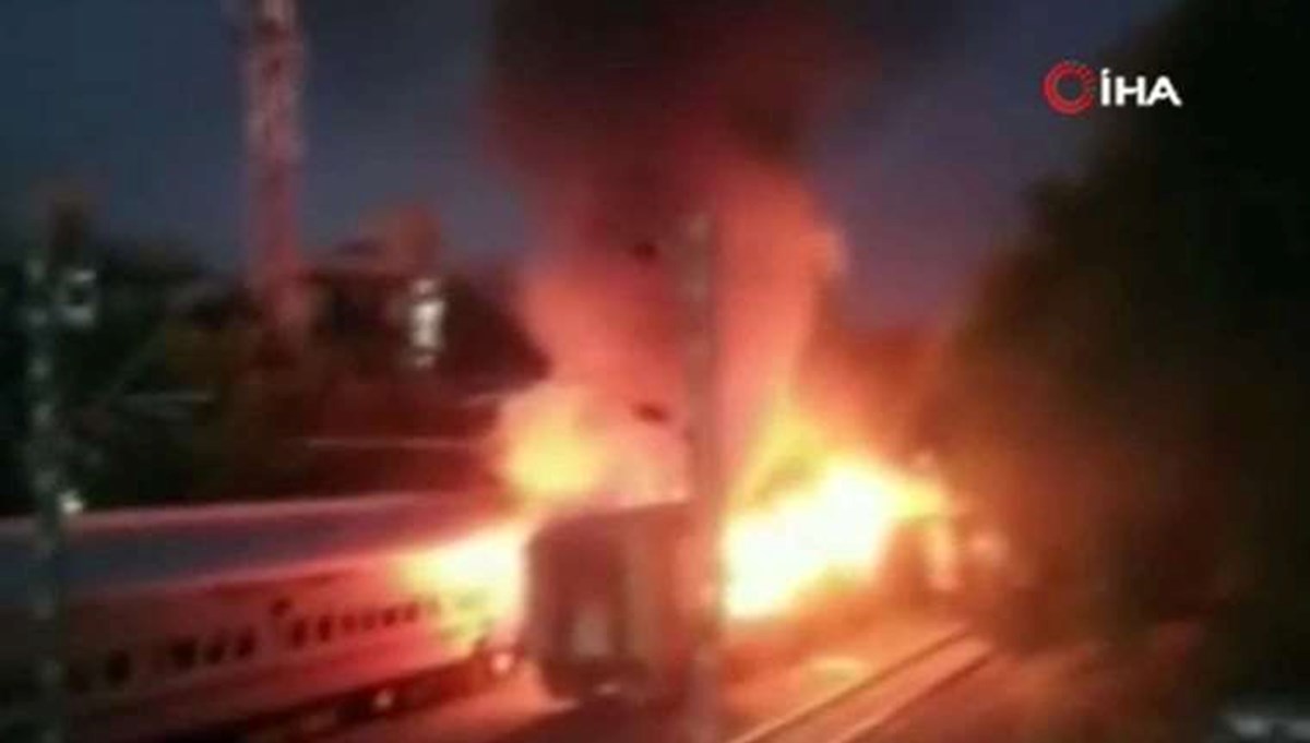 Hindistan'da yolcu treninde yangın