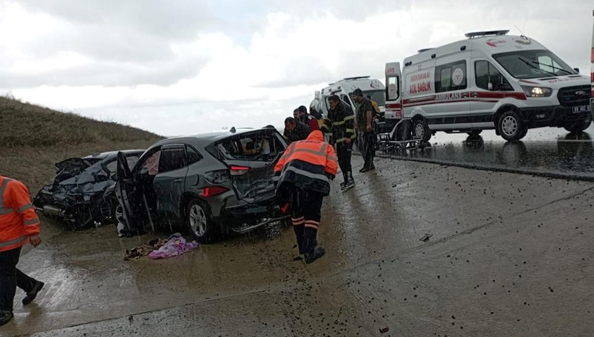 Aksaray'da 8 araç birbirine girdi: 5 yaralı