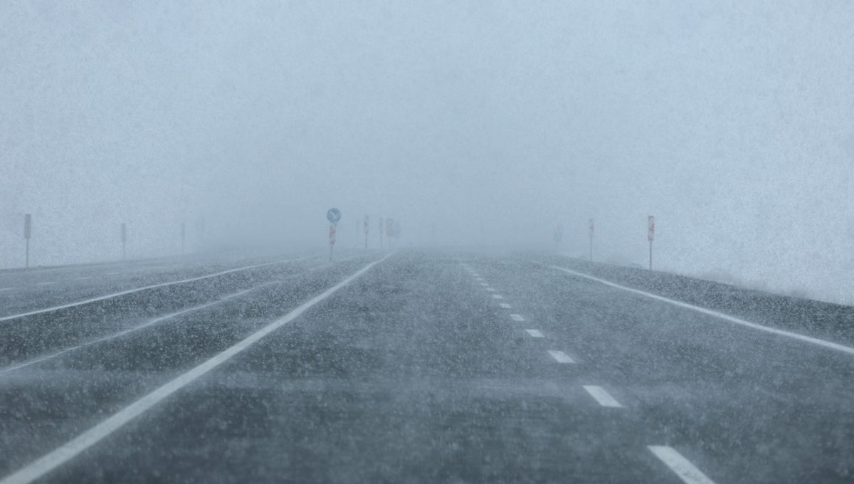 Kars'ta kar nedeniyle 58 köy yolu kapandı: 15 araç kurtarıldı