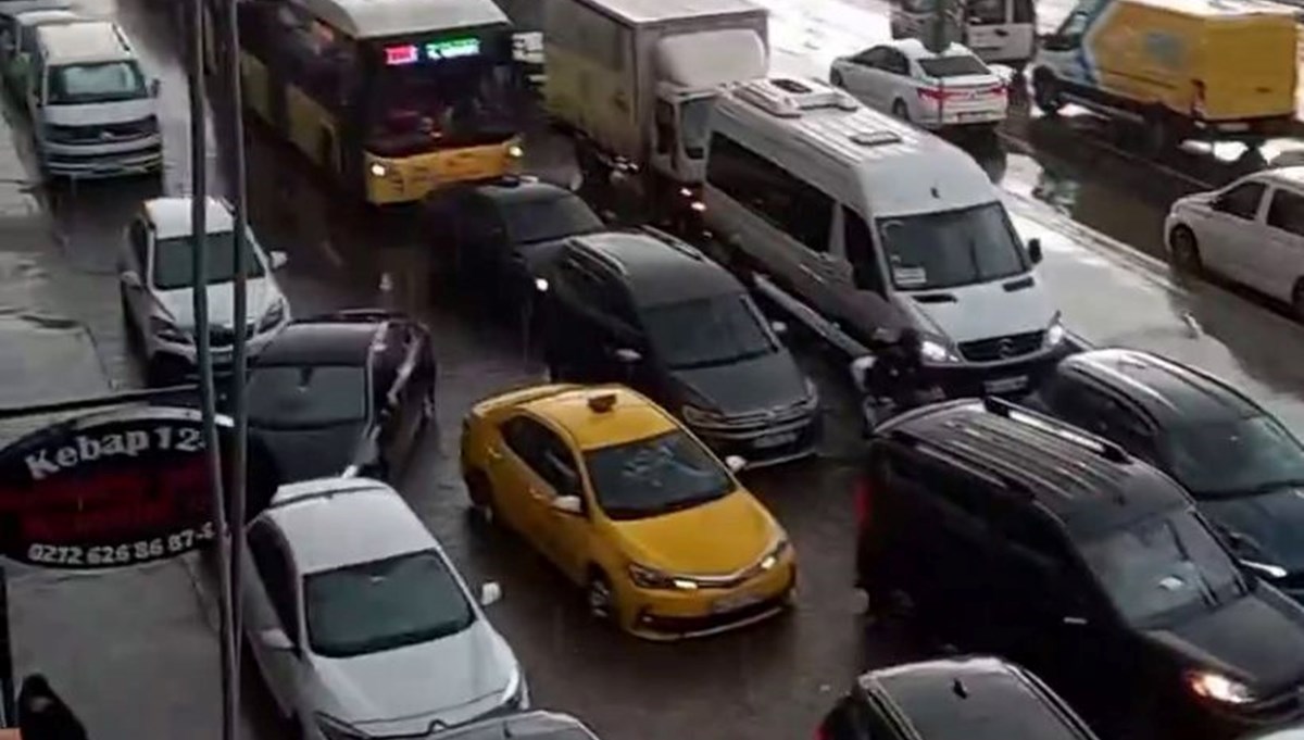 İstanbul'da sağanak sonrası trafik yoğunluğu