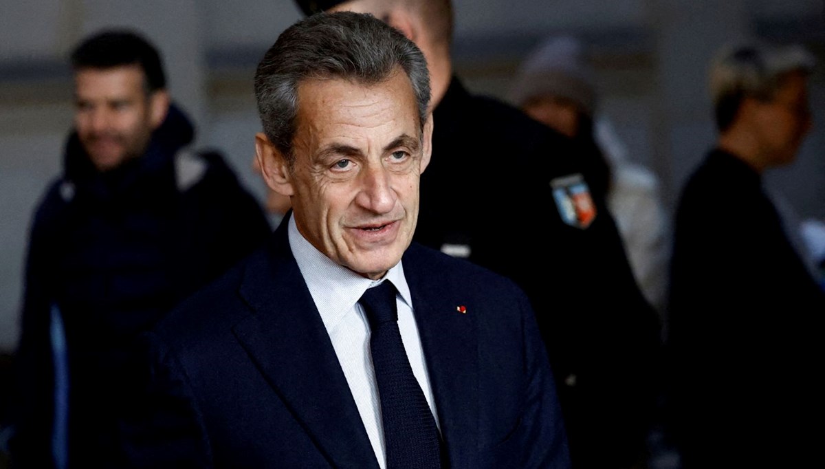 Rüşvetle yargılanan eski Fransa Cumhurbaşkanı Sarkozy'nin evi arandı