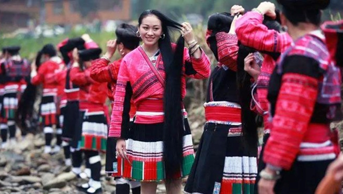 Çin'de saç uzunluğu 2,7 metre olan kadın internette viral oldu