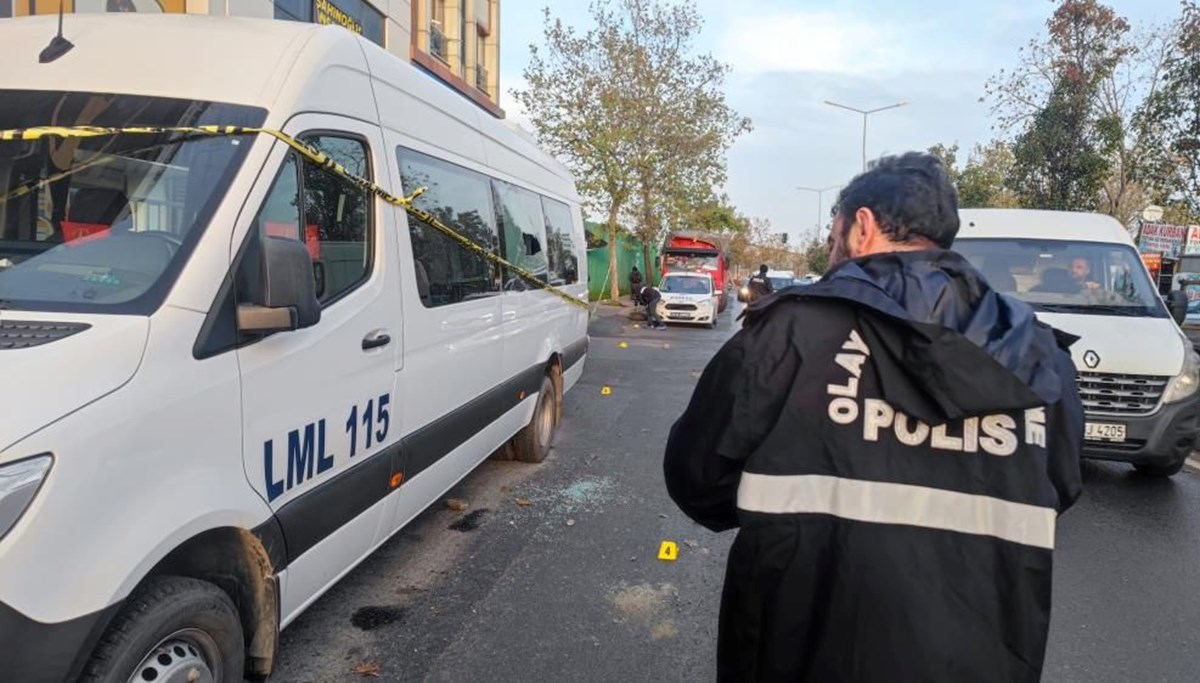 İstanbul’da seyir halindeki araca kalaşnikoflu saldırı: 1’i ağır 3 yaralı
