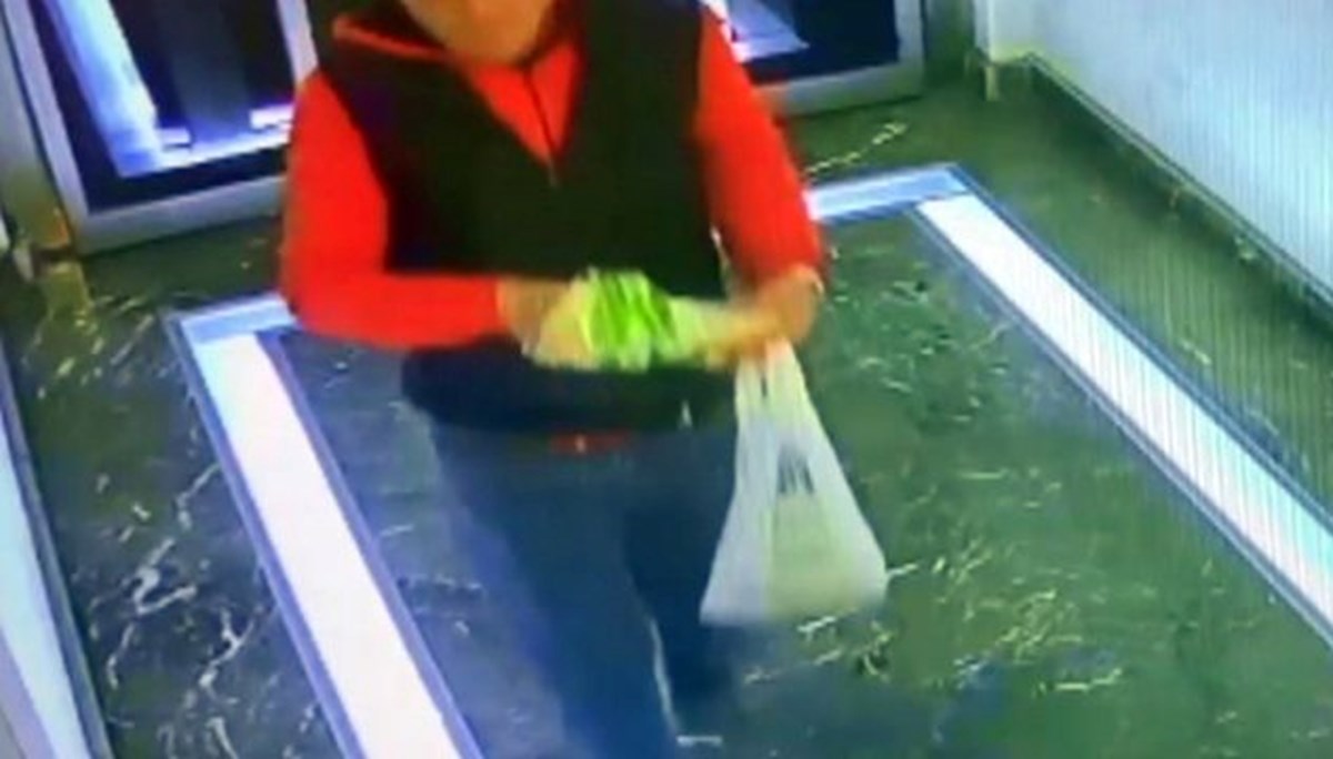 Cips yiyerek hırsızlık yaptı, güvenlik kamerasından yakalandı