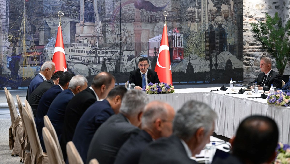 Cumhurbaşkanı Yardımcısı Yılmaz, İstanbul'da iş dünyası temsilcileriyle görüştü