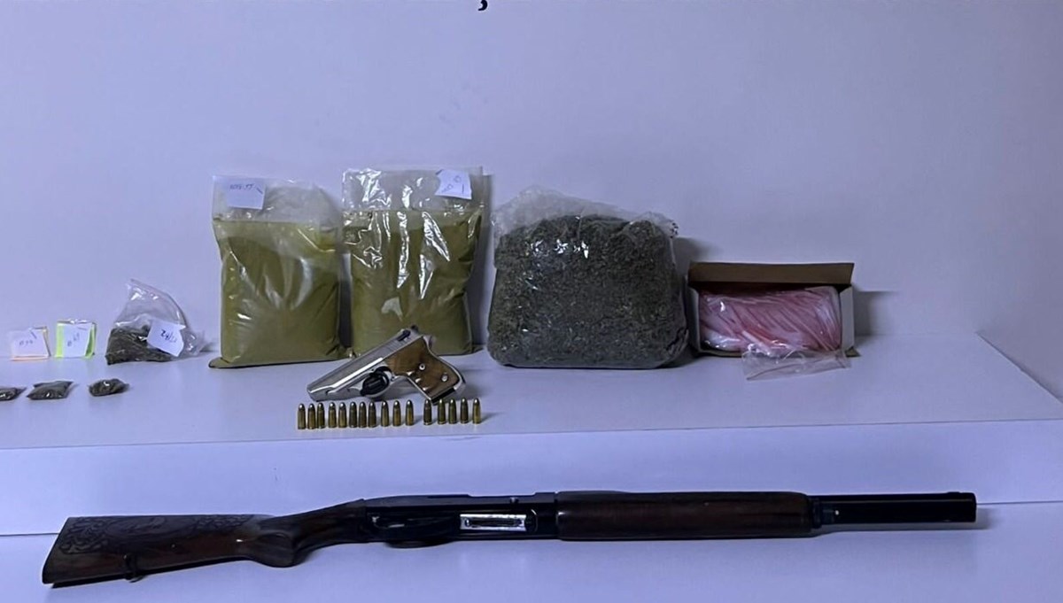 Sokak satıcısının üzerinden 2 kilo 568 gram uyuşturucu çıktı