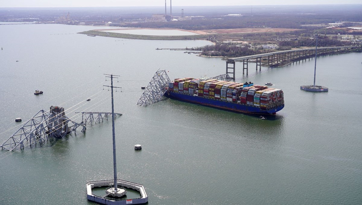 ABD'de köprüyü yıkan gemi soruşturması: Motor arızasına kirli yakıt mı neden oldu?