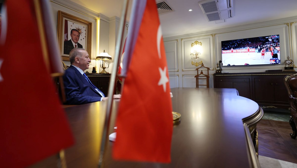 Cumhurbaşkanı Erdoğan, 12 Dev Adam'ın maçını izledi