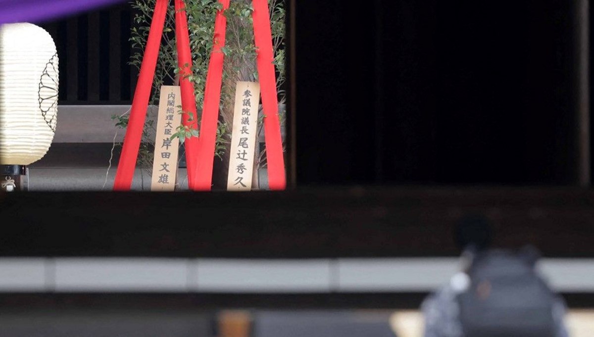 Japonya Başbakanı'ndan tartışmalı tapınağa bağış