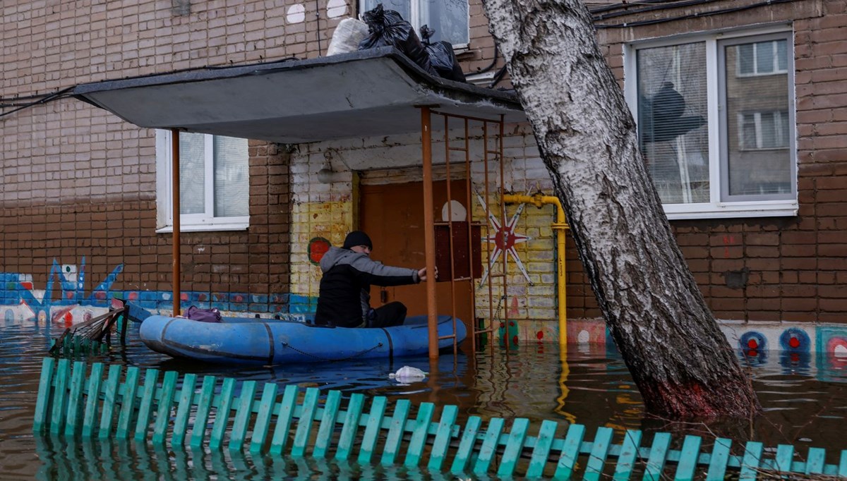 Rusya'da 15 binden fazla ev sular altında kaldı