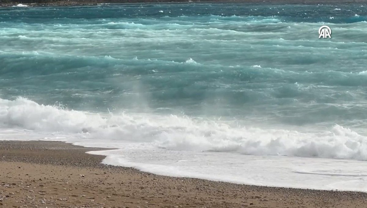 Muğla Fethiye'de denizin rengi değişti