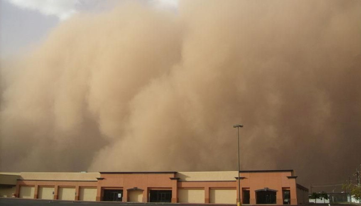 Libya'da kum fırtınası: Havalimanı bugün ve yarın uçuşlara kapatıldı