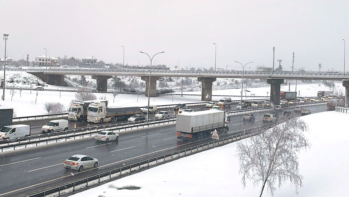 İstanbul'da kar yağışı etkili oluyor: Kar yağışı ne kadar sürecek?