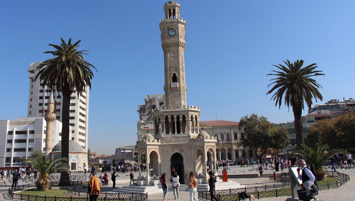 İzmir'deki tarihi 'Saat Kulesi'nin muslukları hırsızların hedefinde: Musluklar metal aparatla sabitlendi