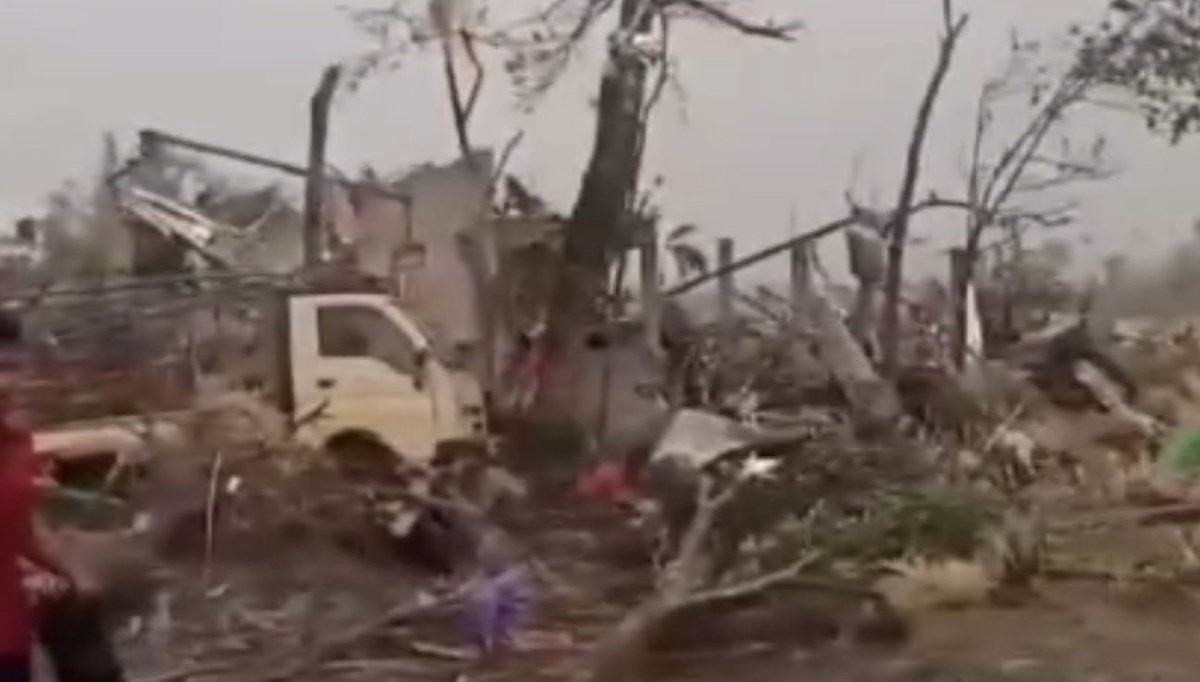Hindistan'da hortum ve fırtına can aldı: 5 ölü, 100'den fazla yaralı