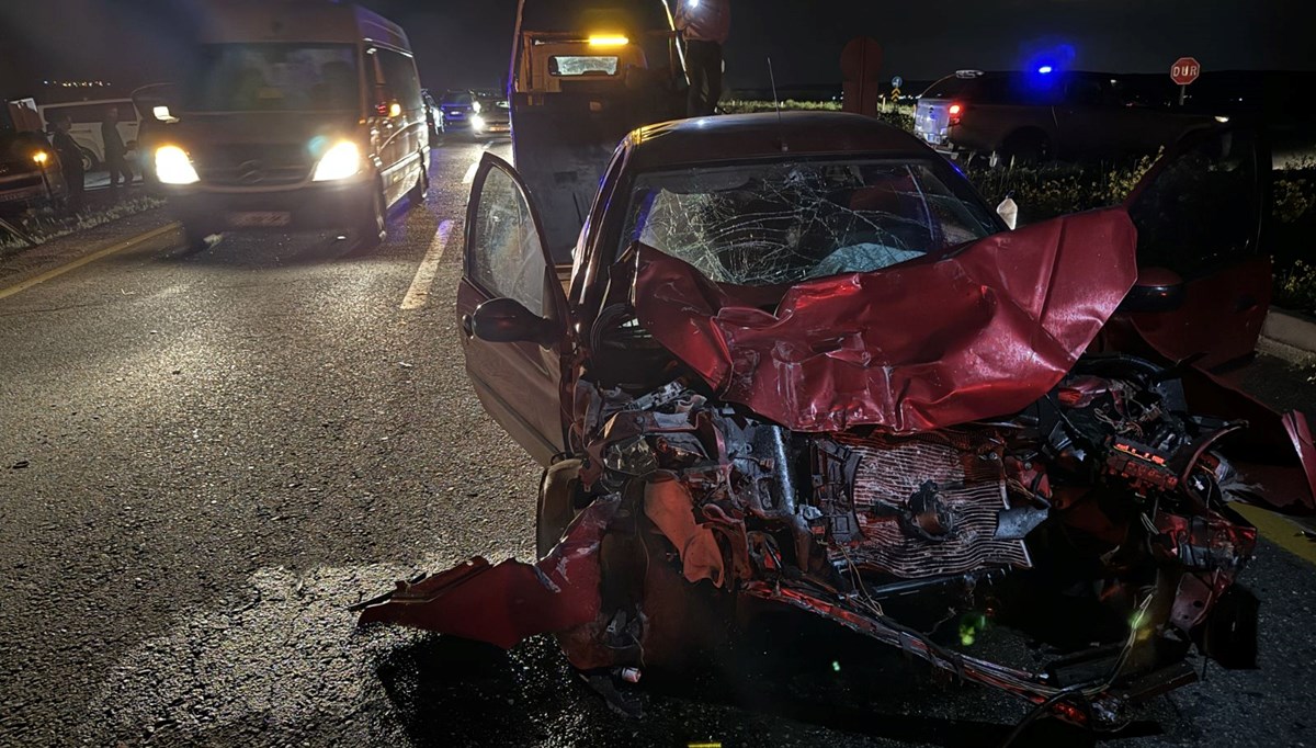 Diyarbakır'da otomobil ile kamyonet çarpıştı: 13 kişi yaralandı